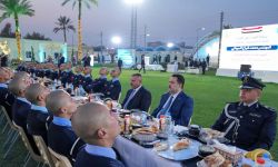 السوداني يشارك الضباط والطلبة في كلية الشرطة مائدة الإفطار لشهر رمضان.